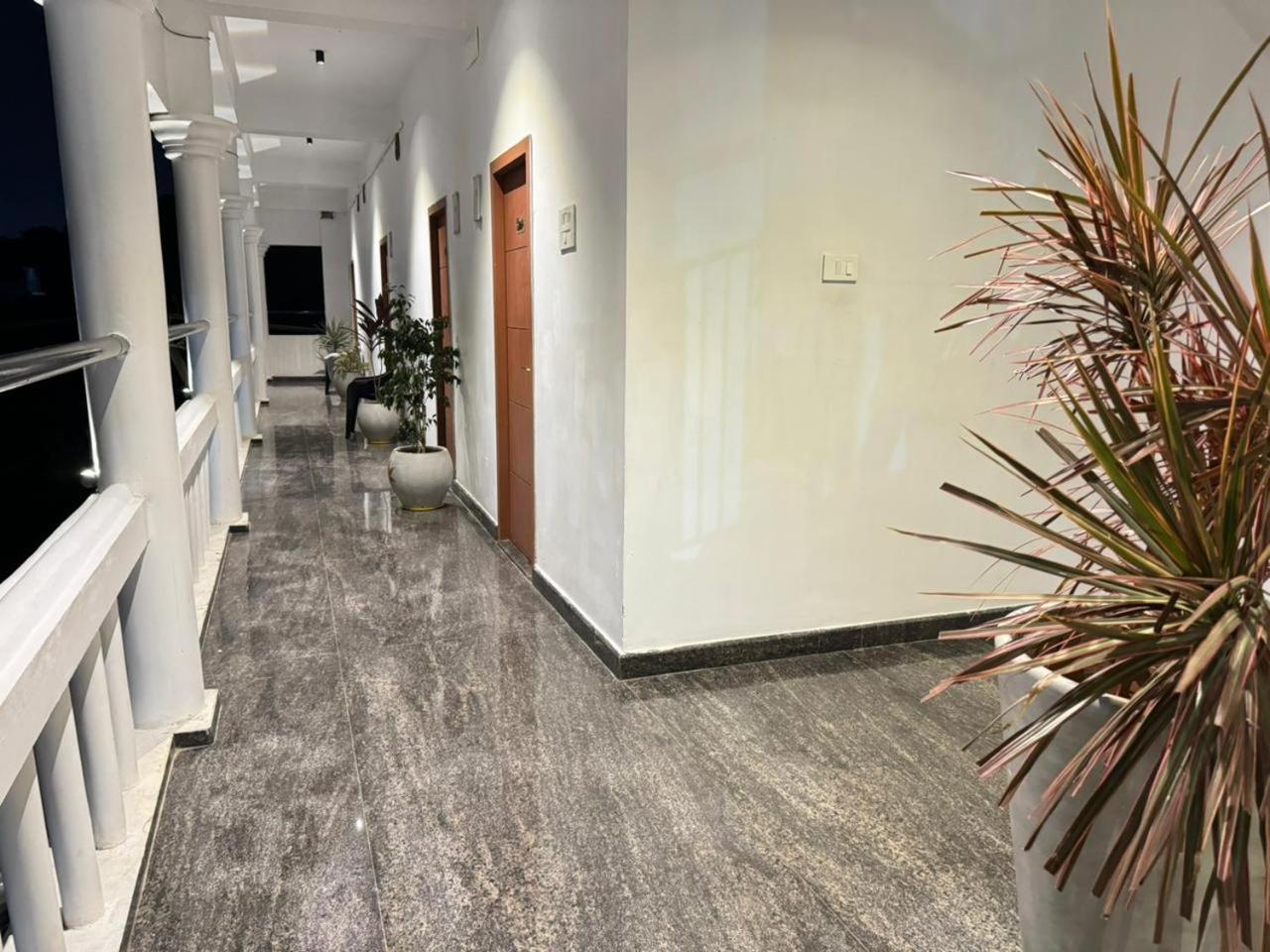 Le Poshe Beachview - Tie Hotels & Resorts Puduccseri Kültér fotó